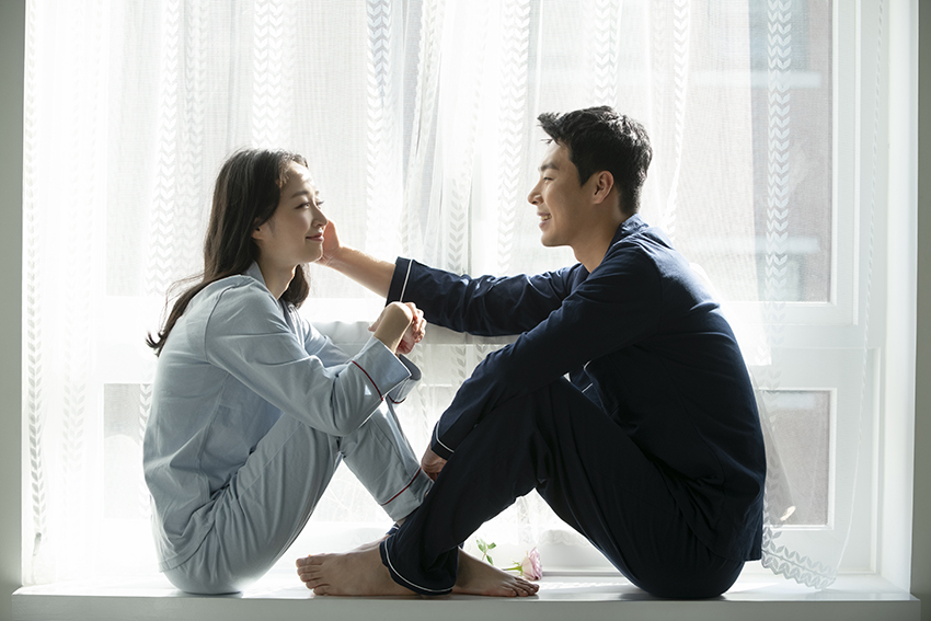 Giữ sự thân mật mỗi ngày — không chỉ trên giường để giữ lửa hôn nhân