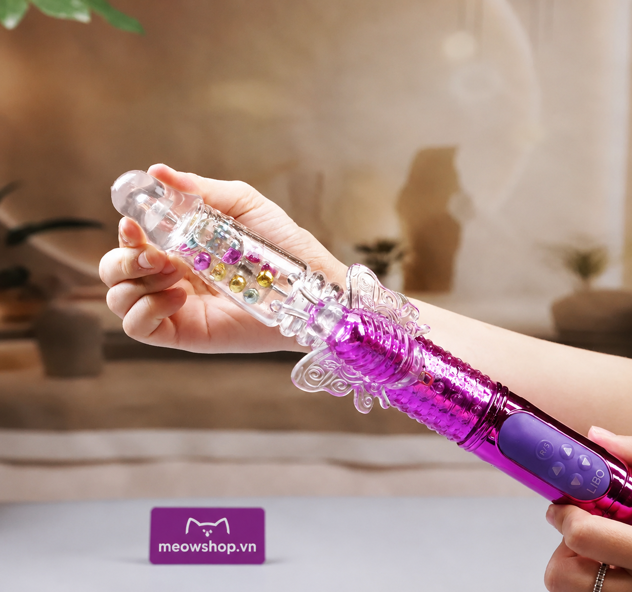 Dương vật giả LIBO có thiết kế rất đẹp mắt, hiện đại, được tích hợp nhiều chức năng tự động rung, ngoáy và thụt. mang đến cảm giác kích thích tuyệt vờ.